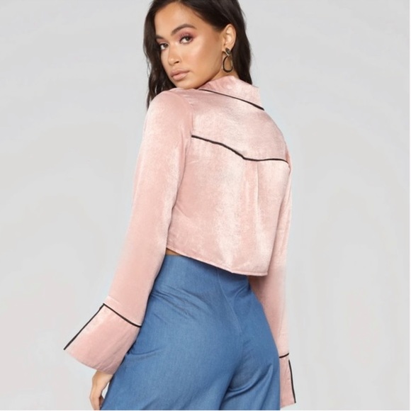 🌸 Sleep And Play Bell Sleeve Top in Mauve 🌸
💅 It’s giving pajama-chic 💅 - Picture 3 of 6